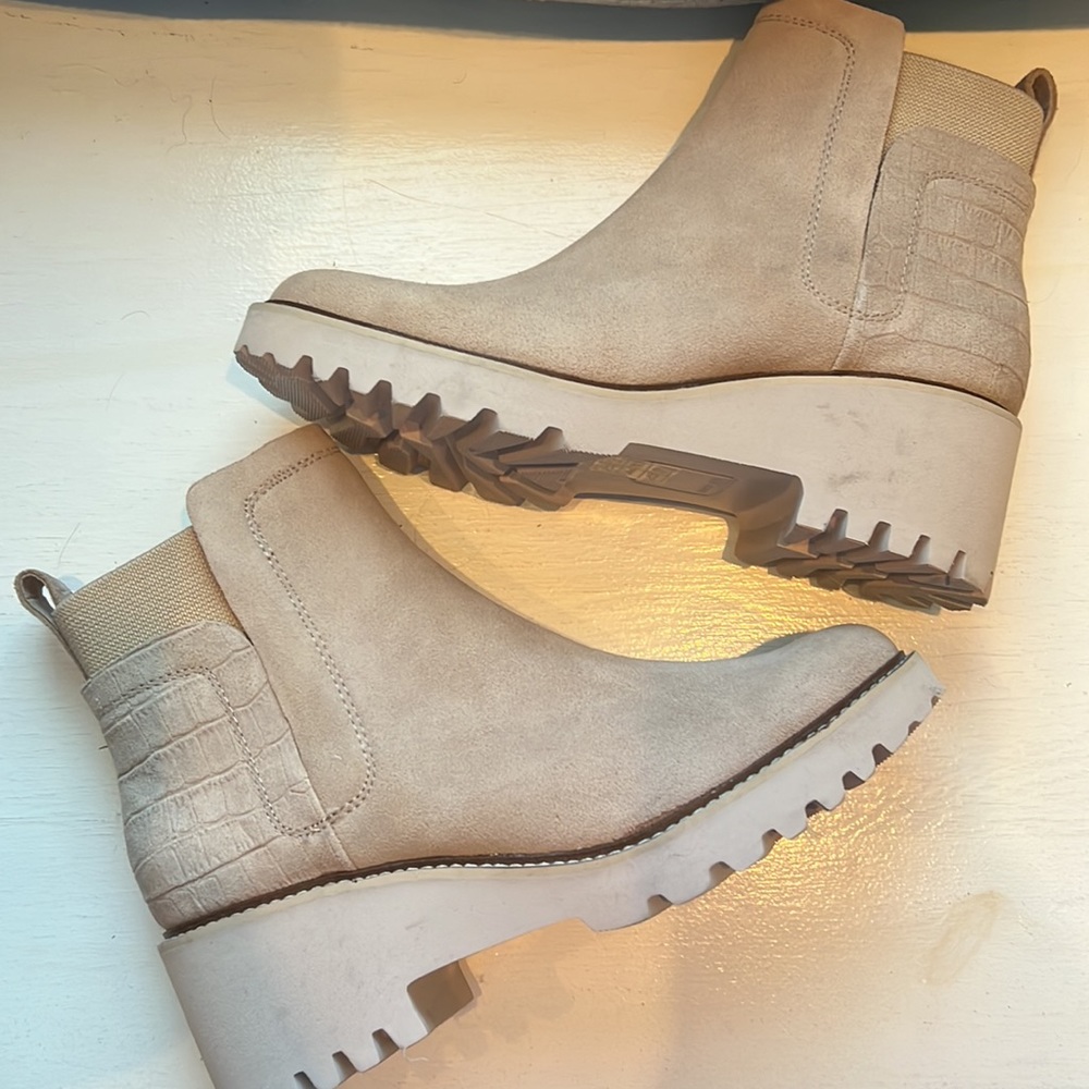 NWOT DOLCE VITA HUEY H2O - OFF WHITE